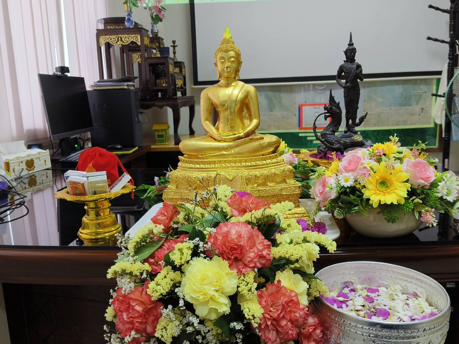 title - ส.ป.ก.สตูล ร่วมสรงน้ำพระพุทธรูป และรดน้ำขอพรผู้บริหาร ส.ป.ก. ผ่านออนไลน์ เนื่องในประเพณีวันสงกรานต์ ประจำปี 2569 บรรยากาศเต็มไปด้วยความชื่นมื่นชุ่มฉ่ำ